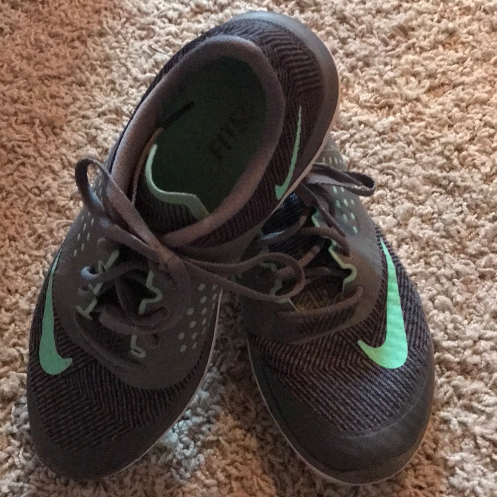 Size 7 women’s NIKE running sneakers